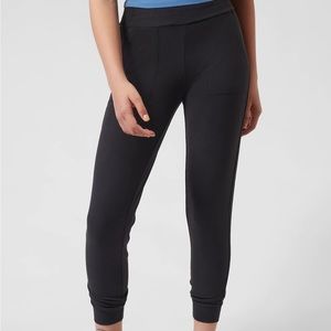 EUC! Athleta Girl Powervita Jogger size XL/14 Black